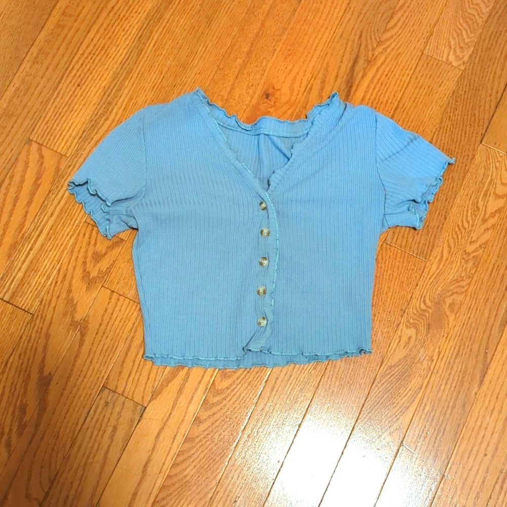 Lettuce hem v-neck crop top